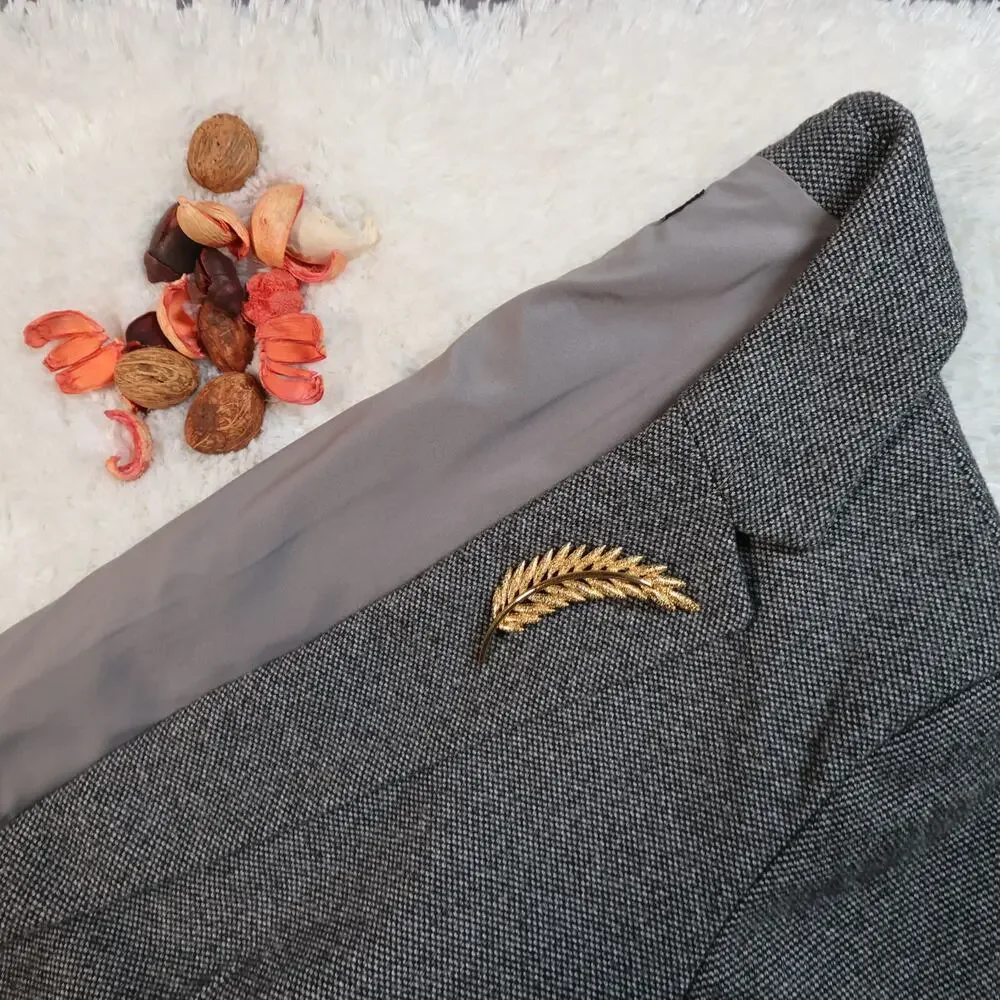 Vintage Signed MONET GOLD TONE Beautiful LEAF Brooch Pin 3”